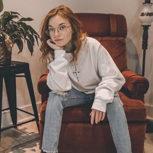 Meet your Posher, Alexia